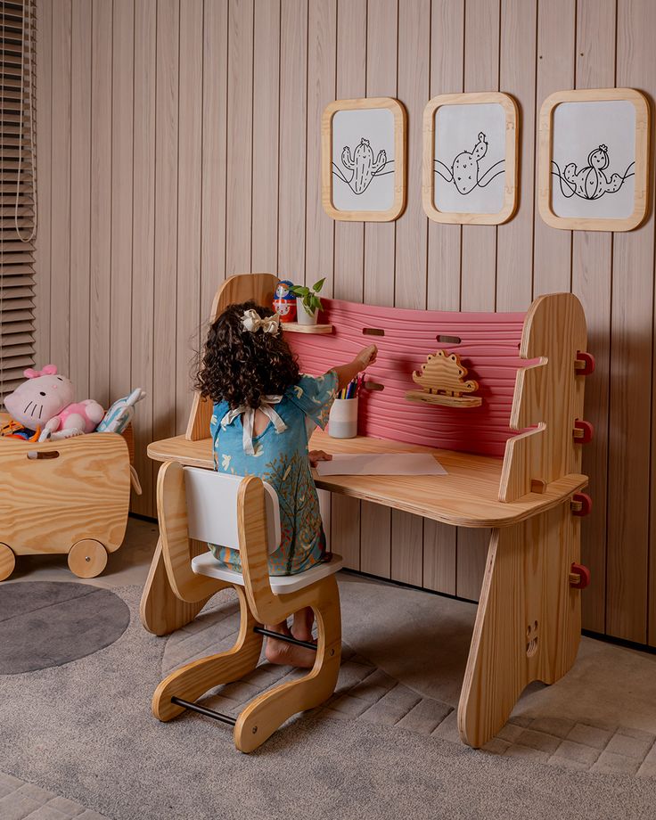 Kayın Plywood Çocuk Çalışma Masası ve Sandalye Seti